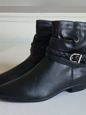 comfortview Black Braided-Strap Buckle Ankle Zip Booties 8.5M